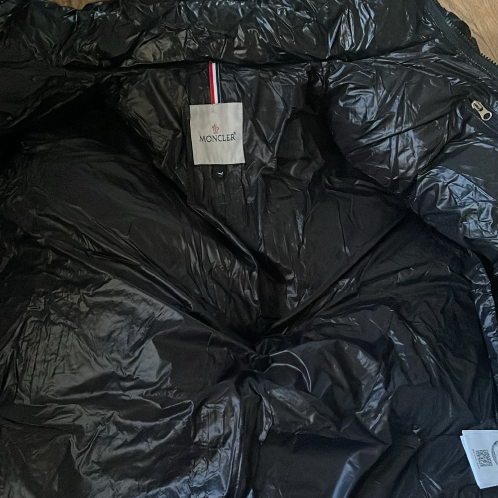 Basically brand, new moncler puffer - Picture 6 of 7